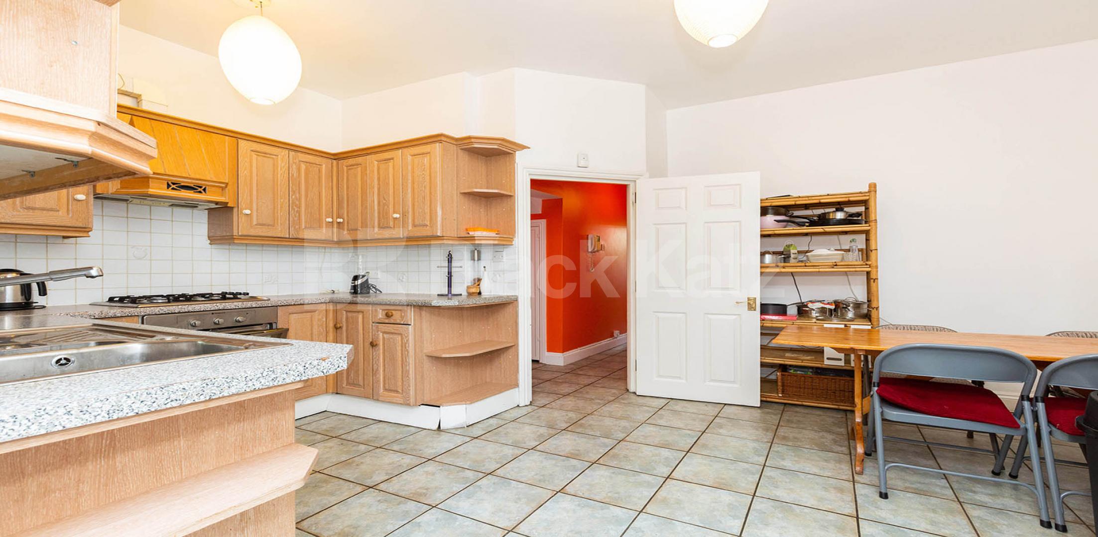 			4 BED GARDEN FLAT, 4 Bedroom, 1 bath, 1 reception Flat			 Digby Cresent, Finsbury park / Arsenal